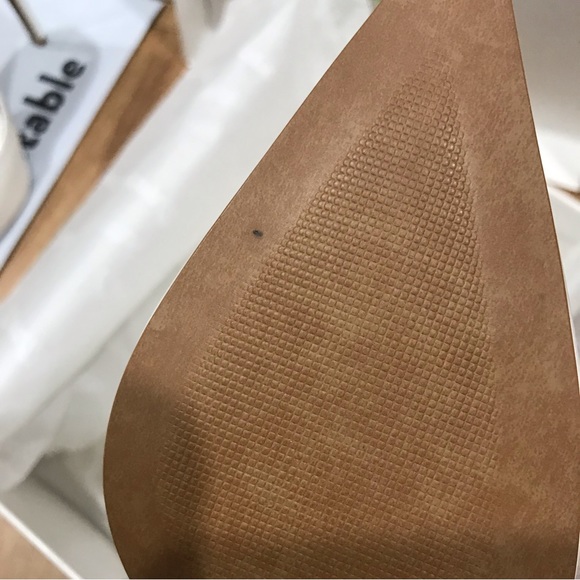 NWT L'intervalle Renata White Naplack leather heels - Picture 6 of 6